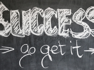 Eine Tafel mit den Worten "Success go get it"